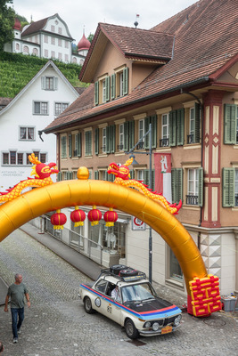 Bild BMW 1600-2 (1970) - Feier in Sarnen - Rallye Peking-Paris 2024