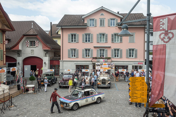 BMW 1600-2 (1970) - Feier in Sarnen - Rallye Peking-Paris 2024