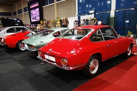 BMW 1600 GT (1966) - die Variante von BMW zum Glas 1300 GT, dahinter ein ASA - InterClassics Maastricht 2019