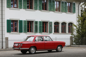 Der 1800 reckt das Heck in die Höhe – ein Zugeständnis an den rund 600 Liter fassenden Kofferraum