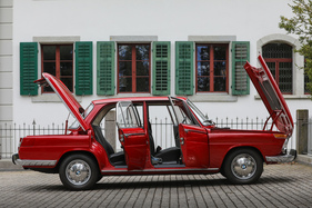 Erst geöffnet wird deutlich, wie riesig die Kofferraumklappe wirklich ist