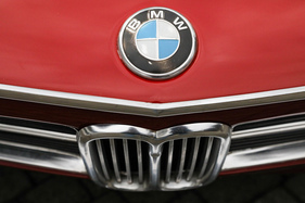 Nachdem Isetta, 600 und 700 darauf verzichtet hatten, trug die "Neue Klasse" wieder die traditionelle Doppelniere