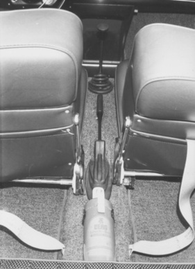 BMW 1800 TI (1964) – mit Feuerlöscher auf dem Mitteltunnel