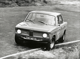 Bild BMW 1800 TI/SA (1965) - Hubert Hahne auf dem Nürburgring 1965 beim Tourenwagenrennen im Rahmenprogramm des GP Deutschland