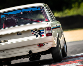 BMW 1800 TI/SA (1965) in der Klasse "Masters Pre-66 Touring Cars" – Brands Hatch Masters Historic Festival 2022 (1965)