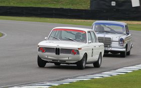 BMW 1800 TiSA (1965) - Teilnehmer im Rennen um die St. Mary's Trophy am Goodwood Revival 2013