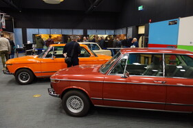 BMW 1802 (1972) am Clubstand des niederländischen BMW-Clubs – Classic Car Show Maastricht 2023