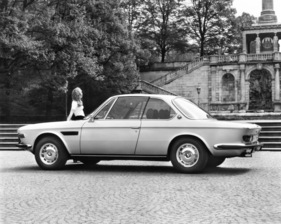 BMW 2.5 CS (1975) - weniger Chromschmuck, Stahlräder, keine Stossstangenhörner beim kleinen CS (1975)