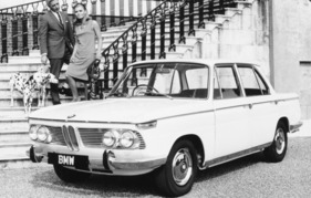 BMW 2000 (1967) – Ausführung für den englischen Markt mit Doppelscheinwerfern statt Rechteckleuchten