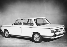 BMW 2000 (1967) – Heck mit breiteren Leuchten analog zur Front mit rechteckigen Scheinwerfern