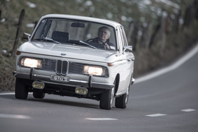 BMW 2000 (1971) - 100 PS reichten damals für 168 km/h BMW 2000 (1971) - 100 PS reichten damals für 168 km/h