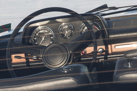 BMW 2000 (1971) - Armaturenbrett durch die Heckscheibe gesehen