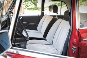 BMW 2000 (1971) - Das Gestänge der Kopfstützen macht einen etwas fragilen Eindruck