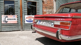 BMW 2000 (1971) - Das Kofferraumschloss befindet sich unter einem "Vordach"