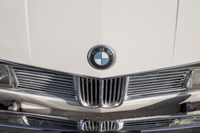 BMW 2000 (1971) - die BMW-Niere prägt die Front