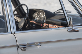 BMW 2000 (1971) - grosse Fensterflächen