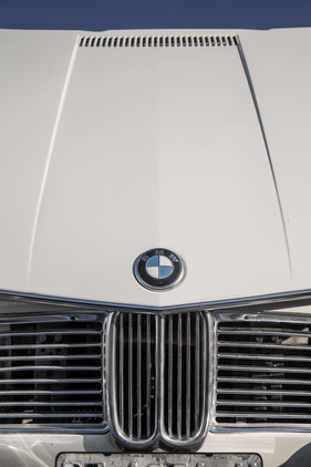 BMW 2000 (1971) - offene Motorhaube