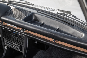 BMW 2000 (1971) - praktisches Ablagafach auf dem Armaturenbrett