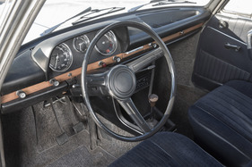 BMW 2000 (1971) - schlichtes Cockpit