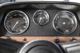 BMW 2000 (1971) - schöne Armaturen, aber ein Drehzahlmesser fehlt