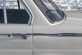 BMW 2000 (1971) - umfangreiche Chromapplikationen