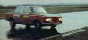 BMW 2000 Automatic (1967) - Der BMW beim Test auf nasser Fahrbahn (1967)