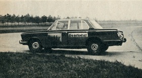 BMW 2000 Automatic (1967) - Der BMW sticht elegant in die Kurve (1967)