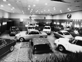 BMW 2000 CA (1967) - in einer Händlerausstellung der Gebrüder Marti