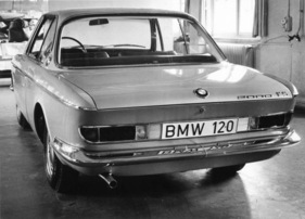 BMW 2000 CS (1965) - Seitenansicht, hinten-links