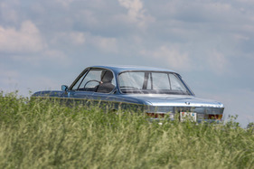 BMW 2000 CS (1967) - gut sichtbar, wie hoch das Lenkrad ragt