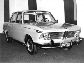 BMW 2000 TI (1966) - erhöhter Fahrkomfort und mehr Leistung zum Jubiläumsjahr - Genfer Autosalon 1966