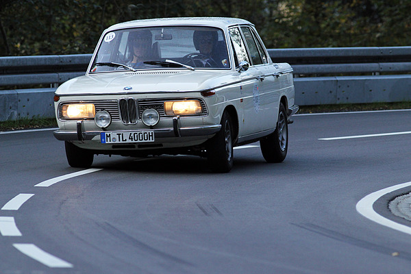 BMW 2000 Tilux (1965) am Jochpass Memorial 2011 (Start-Nr. 113)