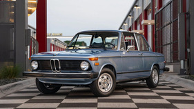 BMW 2002 (1975) - als Lot 205 an der Broad-Arrow-Versteigerung am Monterey Jet Center 2024