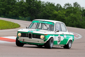 BMW 2002 Ti 1970 am Grand Prix de l'Age d'Or 2016 in der Kategorie "Heritage Touring Cup"