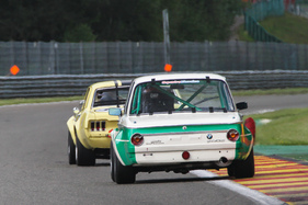 BMW 2002 Ti (1970) an der Spa Classic 2015 in der HTC Gruppe (Heritage Touring Cup)
