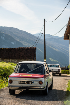 BMW 2002 Ti (1971) an der Tour Auto Optic 2ooo auf Etappe 4 am 11. April 2014 (Startnummer 113)