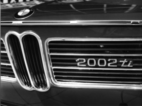 BMW 2002 ti (1969) - Typenbezeichnung auf Kühler