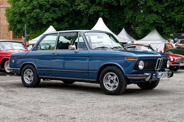 BMW 2002 ti (1976) – kraftvolle Sportlimousine in unauffälliger Optik und einer der letzten 02er. 1976 war die erste 3er-Reihe schon in Produktion – Oldtimer Open Air 2024