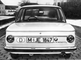BMW 2002 tii (1972) - Heckansicht des 130 PS starken Sportlers