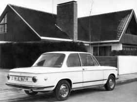 BMW 2002 tii (1972) - dank Kugelfischer-Einspritzung 130 PS stark, 190 km/h und 9.4 Sekunden von 0 bis 100 km-h
