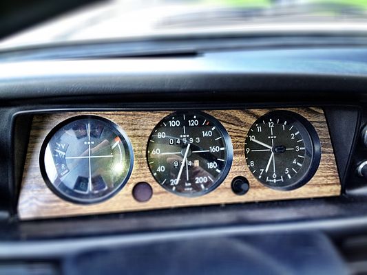 BMW 2002 touring (1973) - Armaturenbrett ohne Drehzahlmesser