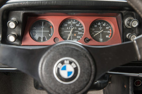 BMW 2002 turbo (1974) - Tacho bis 240 km/h, da waren noch Reserven drin