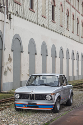 BMW 2002 turbo (1974) - die aufgeschraubten Kotflügelverkleidungen und das Spoilerwerk setzen ihn vom rormalen 2002 ab