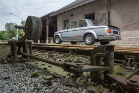 BMW 2002 turbo (1974) - die zusätzlichen Spoiler sorgten für mehr Abtrieb und weniger Seitenwindempfindlichkeit