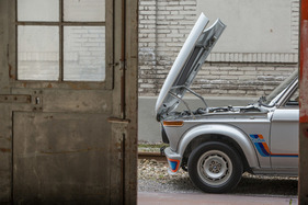 BMW 2002 turbo (1974) - früher öffneten die BMW-Hauben immer nach vorne (1974)