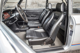 BMW 2002 turbo (1974) - ganz schön schwarz, das Interieur