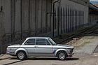 BMW 2002 turbo (1974) - vor allem die Kotflügelverbreiterungen setzen ihn vom langsameren 2002 tii ab