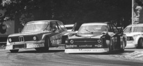 BMW 2002 turbo (1977) - Walter Röhrl auf dem Schnitzer-BMW in der DTM 1977 im harten Infight