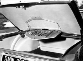 BMW 2800 (1970) - das Werkzeug in einem eigenen Fach sauber versorgt