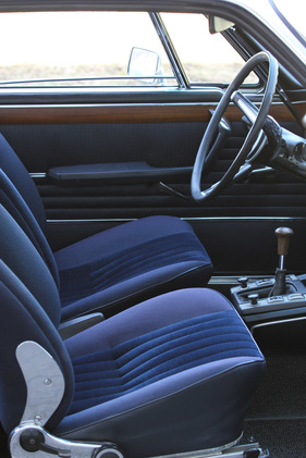 BMW 2800 CS (1969) - grosszügige Veloursitze für Fahrer und Beifahrer